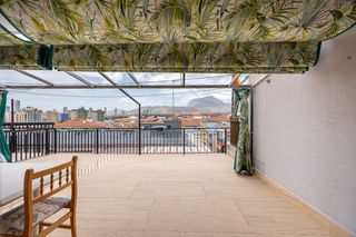 Ático en Centro Urbano. Exclusivo ático en pleno centro de benidorm!