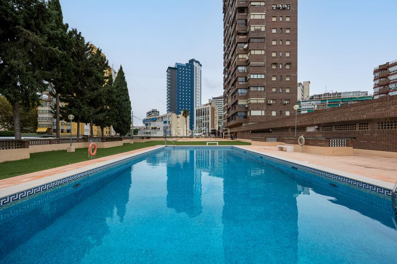 Foto 0d1f961f-9aa2-4b2f-80d3-0f1e4d43bec8. Àtic amb piscina a Playa Levante Benidorm