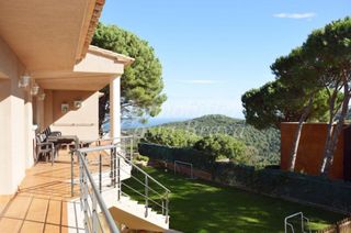 Chalet en Sa Riera-Sa Fontansa. Casa unifamiliar soleada con vistas al mar y piscina en venta en