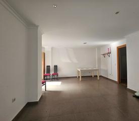 Maison à El Pilar. Casa esquinera en zona santa sofia