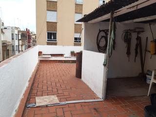 Maison à Madrigal. Casa esquinera