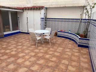 Pis a Centro. Piso con terraza y patio