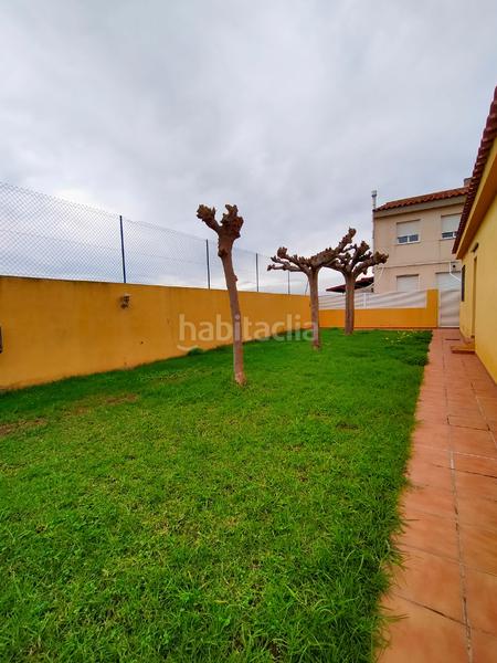 Foto 1a9a6ac6-2025-4678-aa07-4337e85f03bd. Casa adosada adosado para vivir todo el año en Playa-Ben Afeli Almazora / Almassora