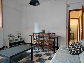 Lloguer Planta baixa a Piscinas. Alquiler de planta baja junto al centro