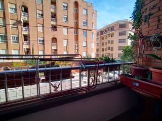 Pis en El Pilar. Vivienda con balcn en el pilar