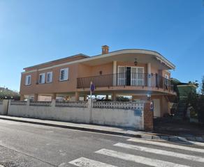 Chalet à Playa. Chalet urbano con parcela