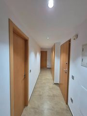 Etagenwohnung in Centro. Piso seminuevo junto en el centro