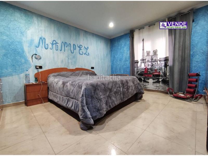 Foto b8eab9bf-df31-4761-bc67-be59a6541dea. Pis a Sax