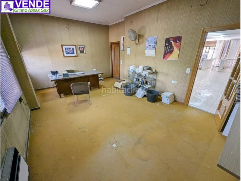 Foto 9f9735a1-1c6a-4ee8-9362-d02787dc2fe4. Local commercial dans Sax
