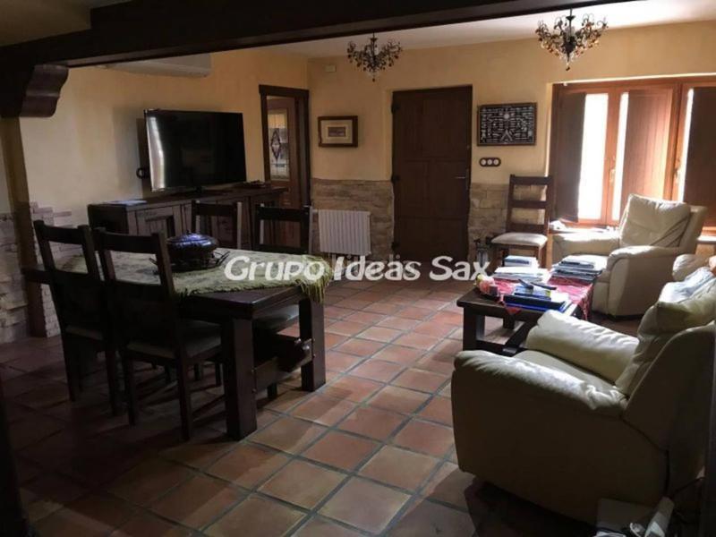 Foto 0a1dd2c3-1891-499a-9516-d3d294e1229d. Masía casa adosada en venta en Salinas
