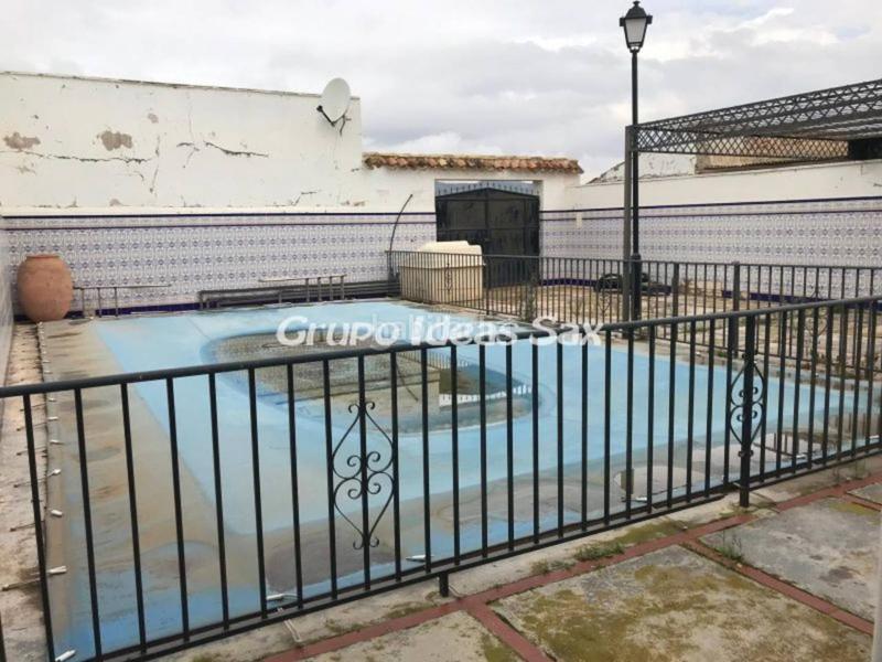 Foto c01936f6-14cb-40f7-95a3-7ed9cd84f506. Masía casa adosada en venta en Salinas