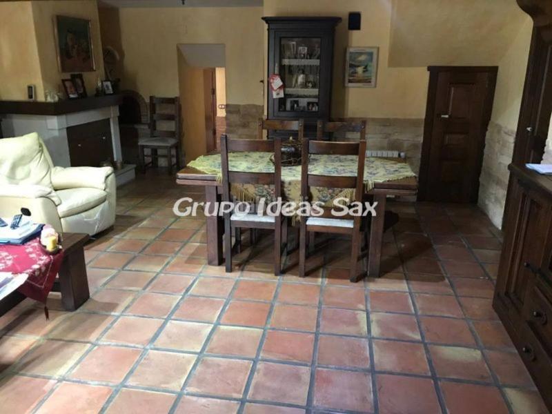Foto ca85feda-1724-48f5-8d60-2b3a68f72ad1. Masía casa adosada en venta en Salinas