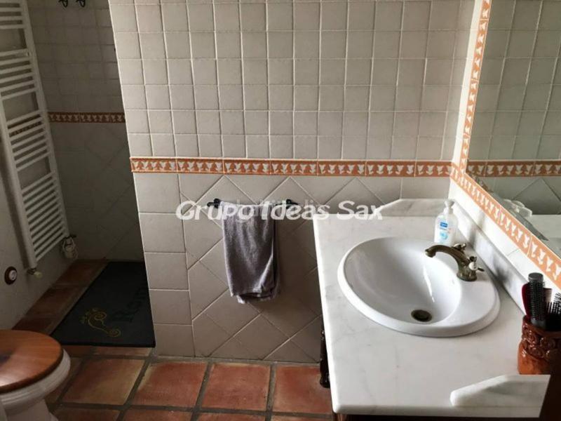 Foto d3d9993e-f7e7-45dc-8fba-79880ca4a460. Masía casa adosada en venta en Salinas