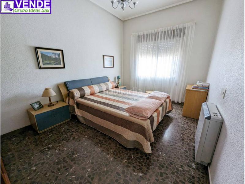 Foto 1c68130b-ab10-48c6-8fb8-be45f1f556de. Chalet  unifamiliar en venta en calle miguel hernández en Salinas