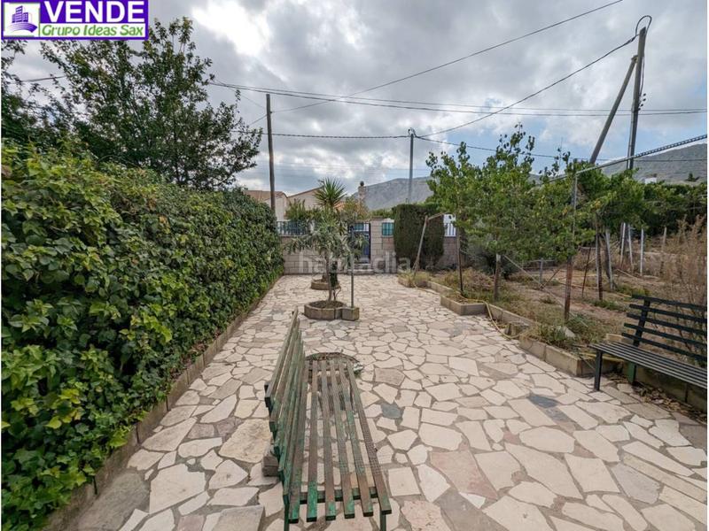 Foto 40f32acb-a553-4d05-99b0-22691f557a8c. Chalet  unifamiliar en venta en calle miguel hernández en Salinas