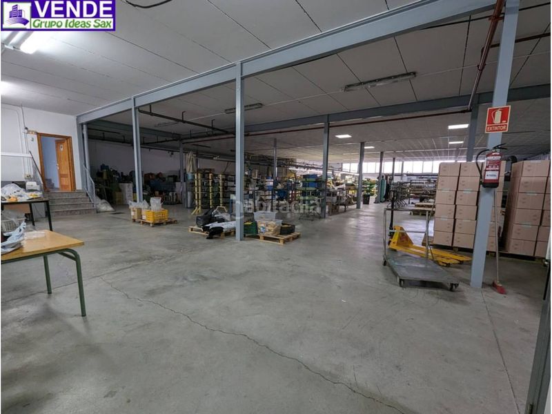 Foto 593359d3-e021-416c-b185-eb0a19f6c5e2. Nau industrial a Sax