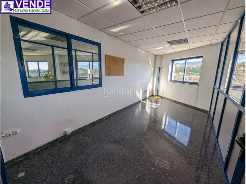 Foto 45f2f26a-812f-40c8-b988-d0040ce7b373. Miete büro in Sax
