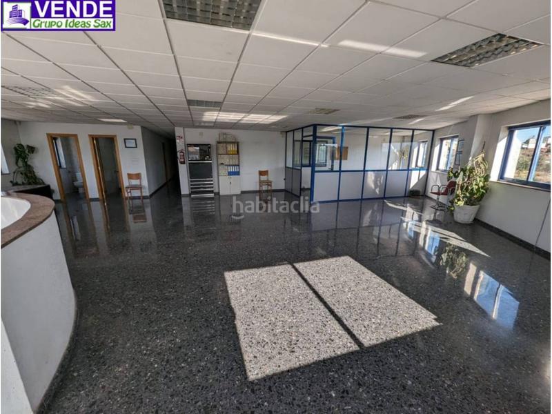 Foto 8bdd12f2-a0ac-437a-b8cc-977455ea8ac1. Miete büro in Sax