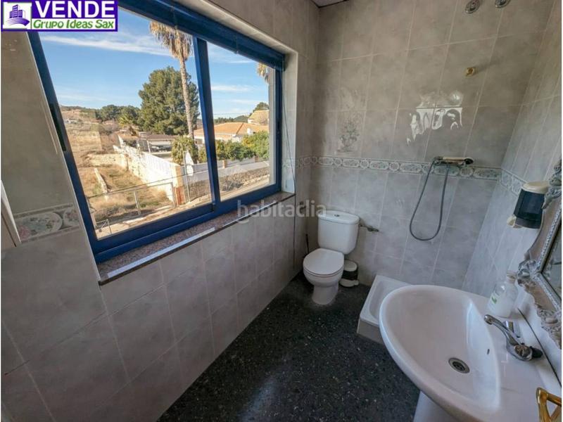 Foto b43184ac-cc60-4d3c-85f5-31c66e119e7d. Miete büro in Sax