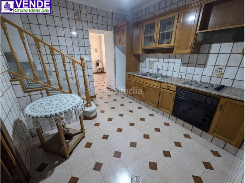 Foto dd07224d-cd9f-4eaa-b74e-226e5dd21ce9. Casa adossada amb aparcament a Salinas