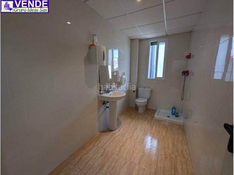 Foto 00a8c381-15b7-4707-9727-70a0d8456365. Nau industrial a Sax