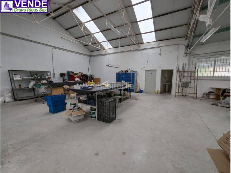 Foto c9f6771e-5de5-4616-857f-e2e6b8701bb3. Nau industrial a Sax