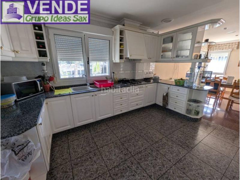 Foto 62dec43f-6e7b-4782-b586-79420a567fe3. Country house with heating parking pool in Sax