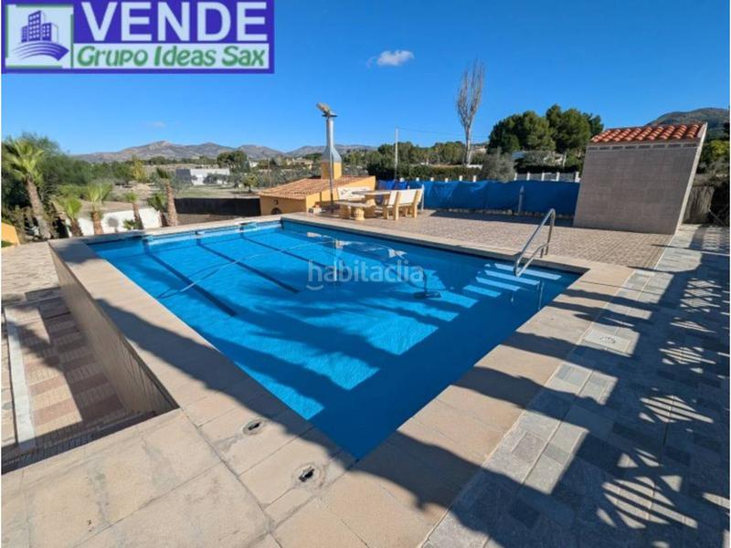 Foto 9fc6c619-a6f1-48bd-8f16-f43900cd3b89. Country house with heating parking pool in Sax