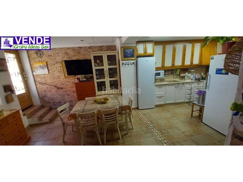 Foto 39d63d92-2419-49e2-878b-e2f865a18d80. Reihenhaus in Sax