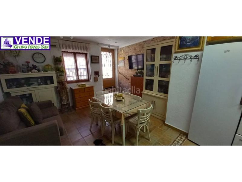 Foto ab9ee27b-3158-415a-a146-a3e172222a00. Reihenhaus in Sax