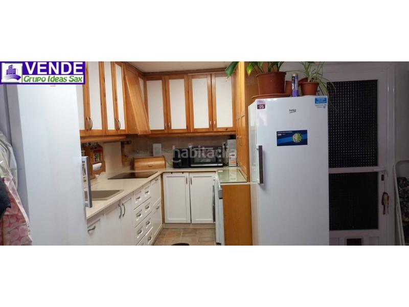 Foto df007048-1c9b-4a8e-9d62-14da5fb0a188. Reihenhaus in Sax