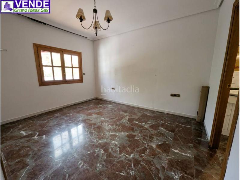 Foto acf14868-d251-41f0-aadf-318cb9fb5ab2. Casa a schiera con parcheggio in Sax