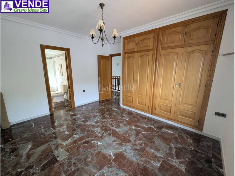 Foto bfc1819d-4154-49d7-90c8-d1c106a2f3f1. Casa a schiera con parcheggio in Sax