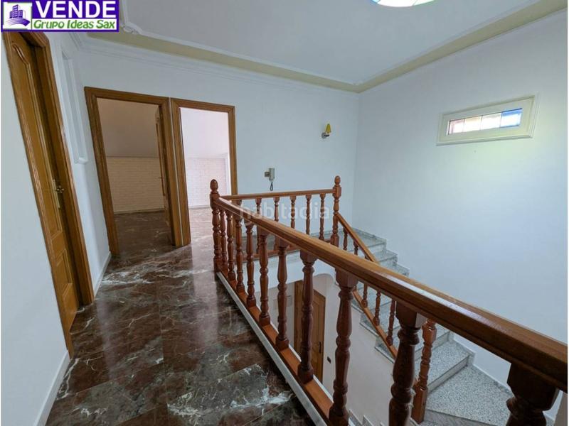 Foto ebe9d05f-dc1c-4368-8d91-8536f610bb48. Casa a schiera con parcheggio in Sax