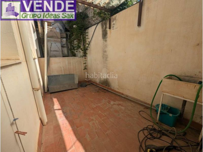 Foto ab8777c1-34ae-4308-8466-fb5cbead766e. Nau industrial a Sax