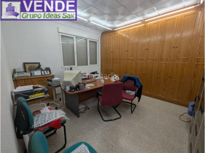 Foto ed54f1df-3292-4c93-a141-415c1514365c. Nau industrial a Sax