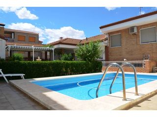 Maison jumelée à Sax. Chalet adosado en venta