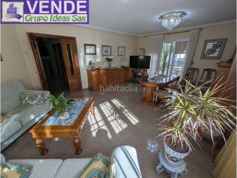 Foto 47189fa9-443d-44e3-a59d-e5307769d38e. Casa adossada a Sax