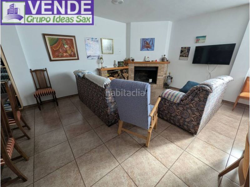 Foto 6a8c61aa-d8d9-48d9-9f5a-2dbd2fa776ef. Casa adossada a Sax