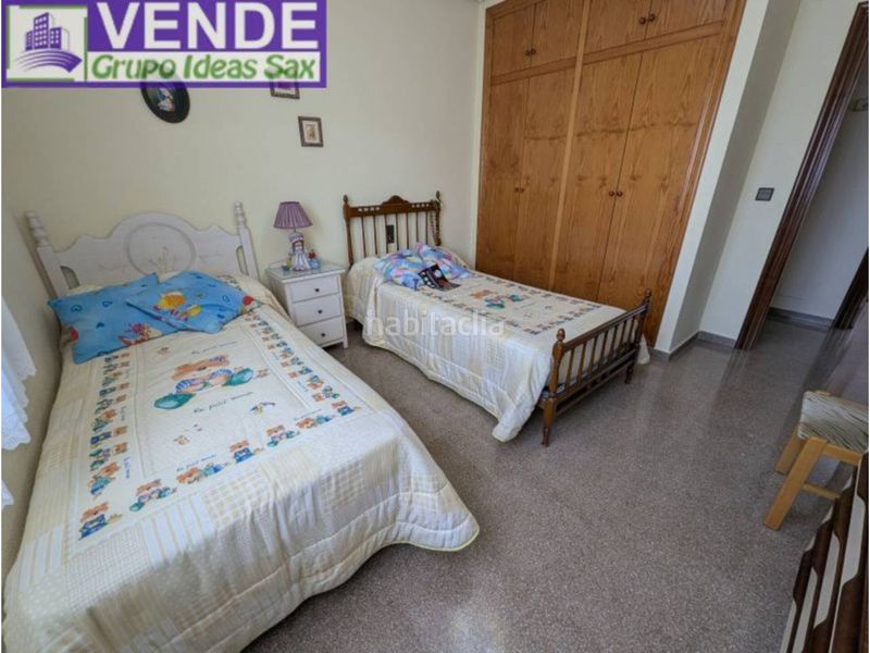 Foto 84dfc6ee-79e3-4c04-abb3-d74c9cd69b65. Casa adossada a Sax