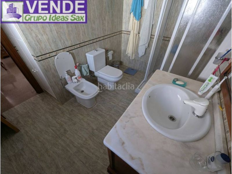 Foto b6487ff6-9c8e-44e4-b415-8178b896b27a. Casa adossada a Sax