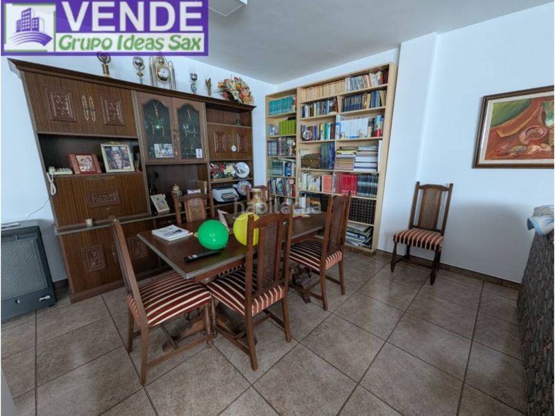Foto d1d78c6b-cadc-4556-b3f1-95600548543c. Casa adossada a Sax