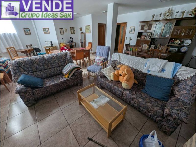 Foto f282be00-7cd5-44d1-9b6a-b6b32300f57f. Casa adossada a Sax