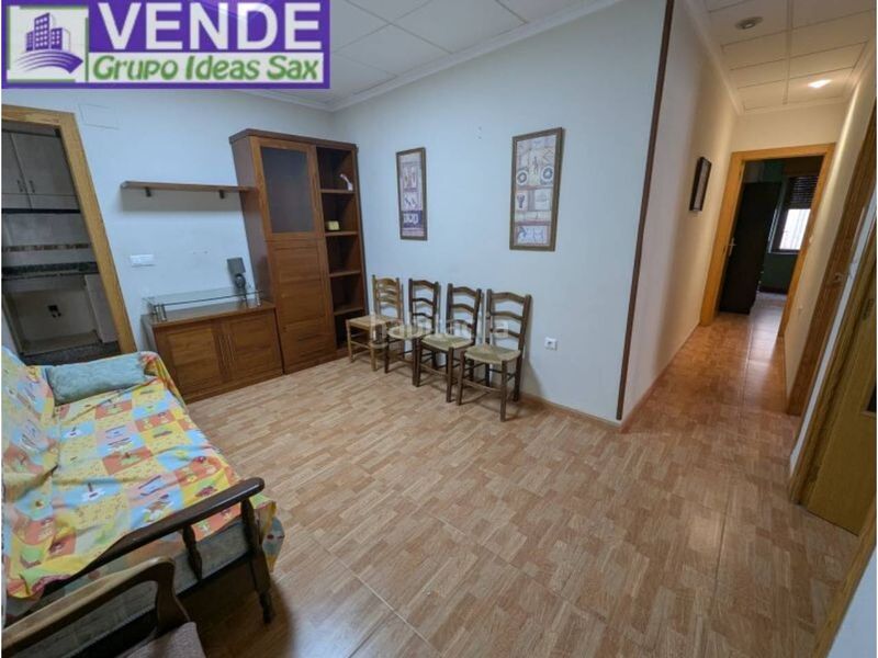 Foto bd4f4803-6154-4534-919e-b94e9dd8375a. Casa adossada a Sax