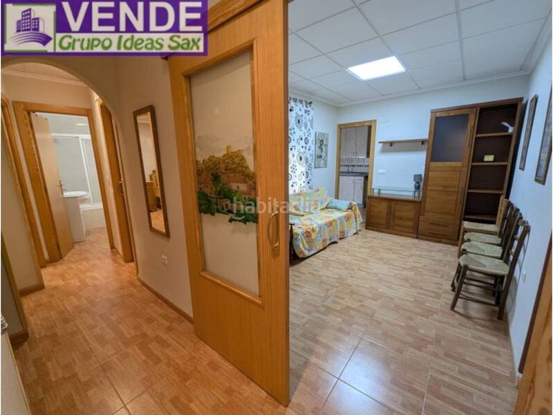 Foto f35b27fb-12d7-4357-bf43-1e43e8f15665. Casa adossada a Sax