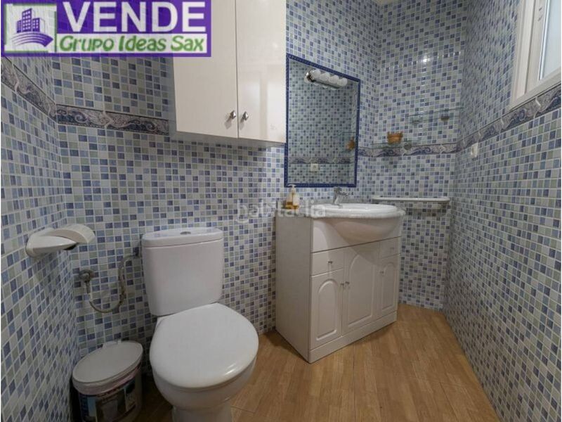 Foto f949fc7a-25c3-4372-965d-d3da568f370a. Casa adossada a Sax