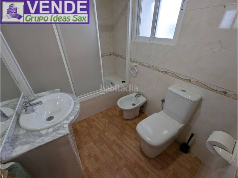 Foto fa1884ed-57cb-40da-8d43-e213017b25d8. Casa adossada a Sax