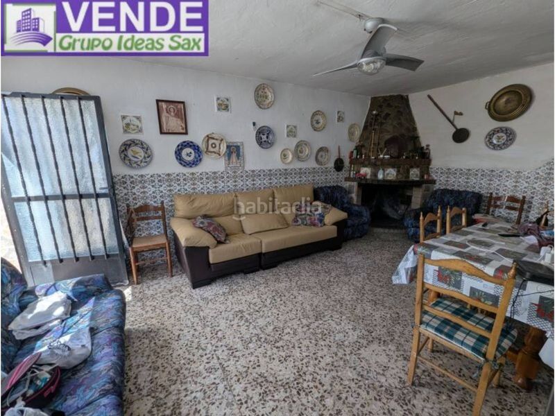 Foto 0daebe3a-d1f5-427a-9b71-50a4f7287baa. Casa adossada amb aparcament a Sax