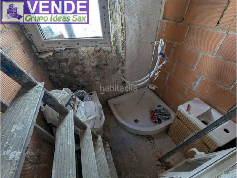 Foto 5b655381-5724-4903-8bd1-72a02a63c902. Casa adossada amb aparcament a Sax
