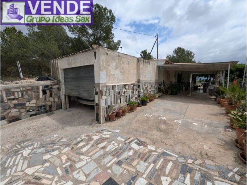Foto c152825d-a95d-4cf7-8d8e-9d6162475aec. Masia amb aparcament a Sax